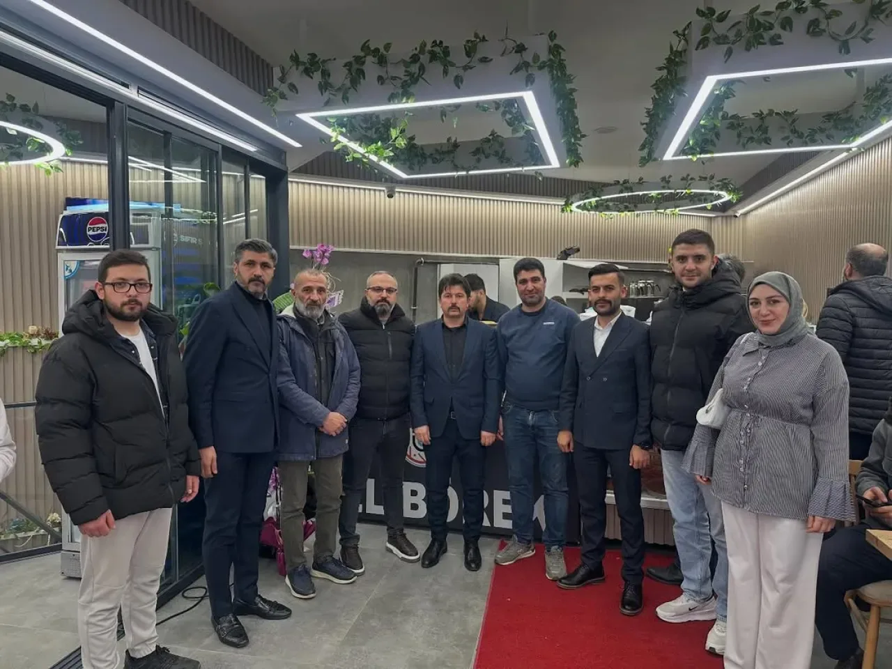 Bahçelievler'de İzel Börek İşletmesinin Açılışı Gerçekleşti Bahçelievler'de İzel Börek İşletmesinin Açılışı Gerçekleşti