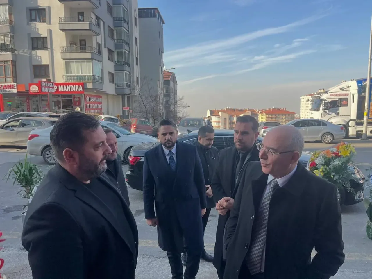 Gölbaşı MHP'den Cafe de Madrid'e Açılış Ziyareti Gölbaşı MHP'den Cafe de Madrid'e Açılış Ziyareti