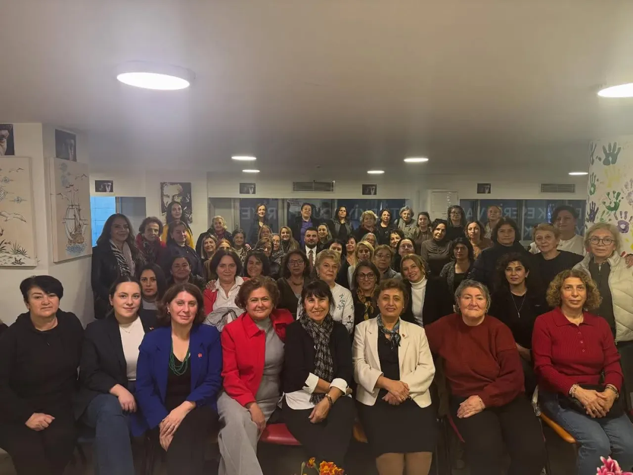 CHP Üsküdar'da Kadın Siyaseti ve Hukuk Komisyonu Vurgusu CHP Üsküdar'da Kadın Siyaseti ve Hukuk Komisyonu Vurgusu
