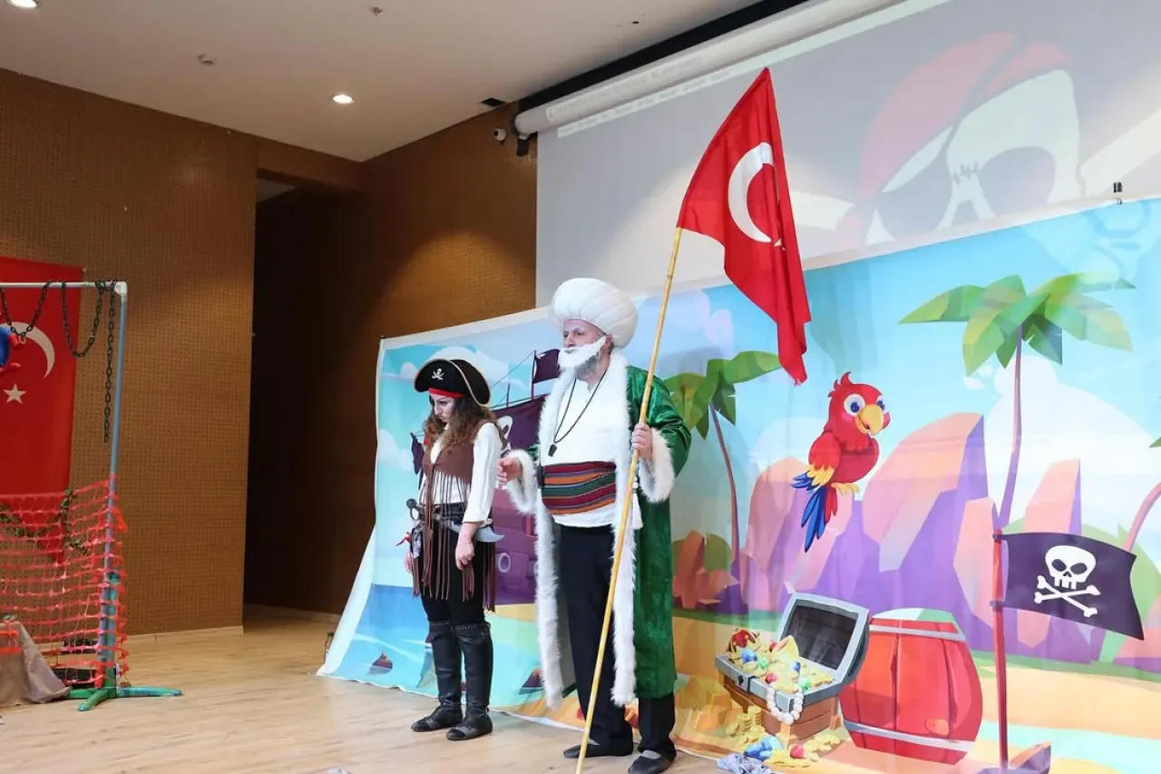 Dilovası'nda Çocuklar Nasrettin Hoca ile Hem Eğlendi Hem Öğrendi Dilovası'nda Çocuklar Nasrettin Hoca ile Hem Eğlendi Hem Öğrendi