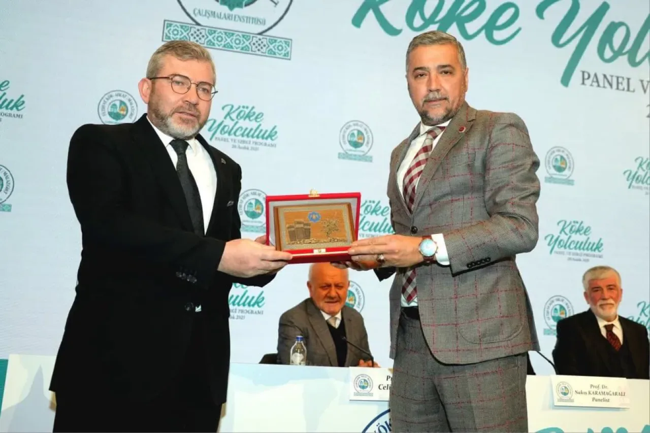 MHP'li Üyeler "Köke Yolculuk" Paneline Katıldı MHP'li Üyeler "Köke Yolculuk" Paneline Katıldı