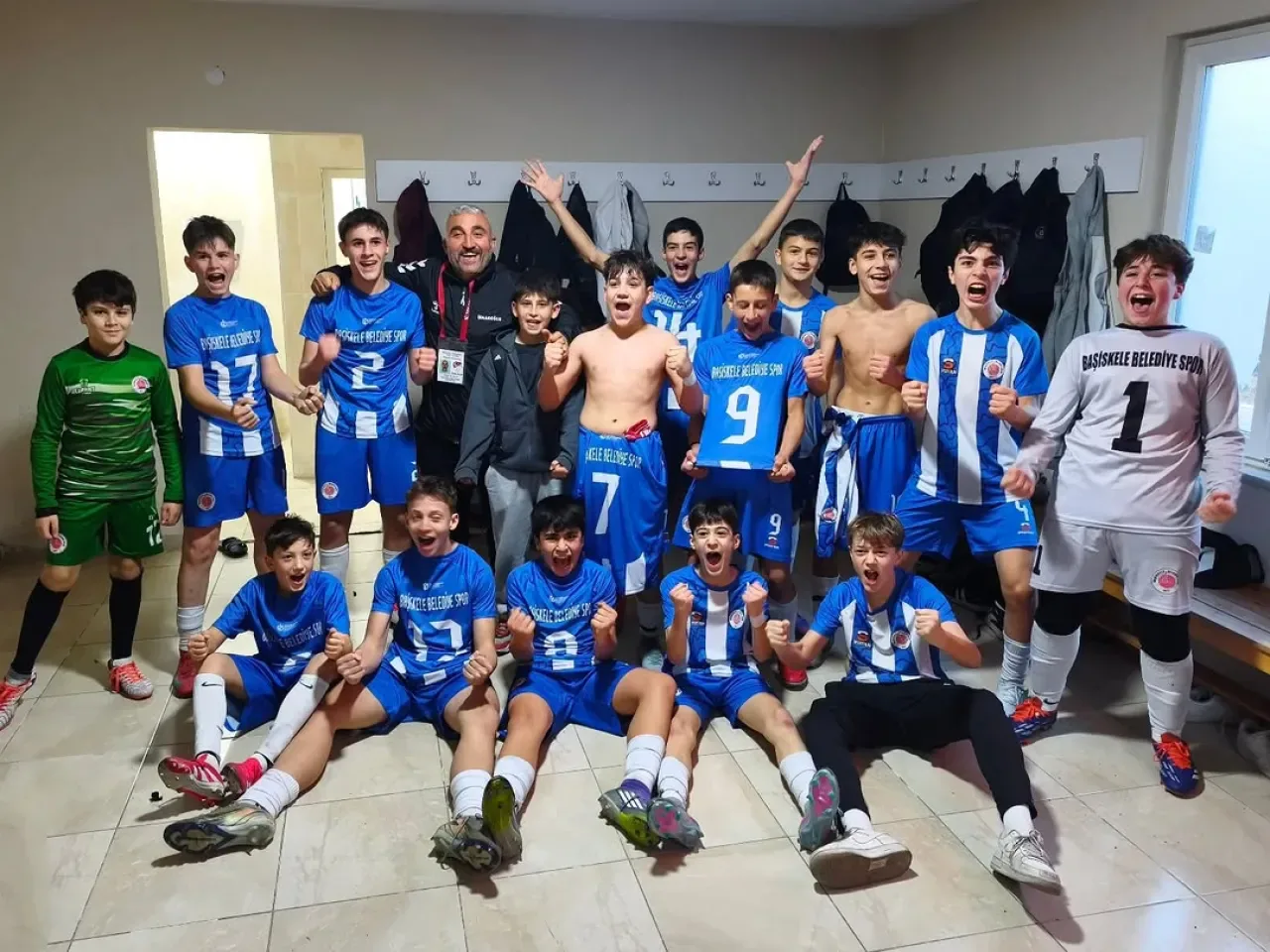 Başiskele Belediye Spor U14 Takımı Play-Off Yolunda Başiskele Belediye Spor U14 Takımı Play-Off Yolunda