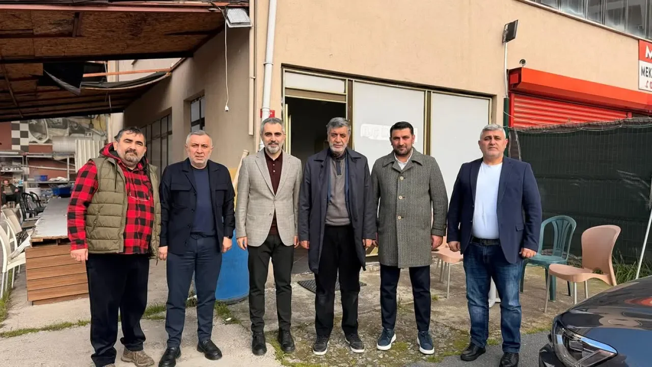 AK Parti Ataşehir İlçe Başkanlığı, Umre Dönüşü Babür Çakırca'yı Ziyaret Etti AK Parti Ataşehir İlçe Başkanlığı, Umre Dönüşü Babür Çakırca'yı Ziyaret Etti