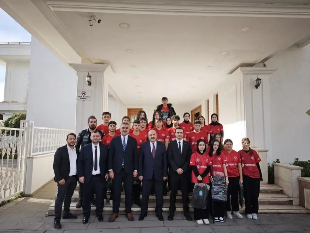 İstanbul'da Spor Şehri Projesi Kapsamında Öğrencilere Forma Dağıtım Töreni İstanbul'da Spor Şehri Projesi Kapsamında Öğrencilere Forma Dağıtım Töreni