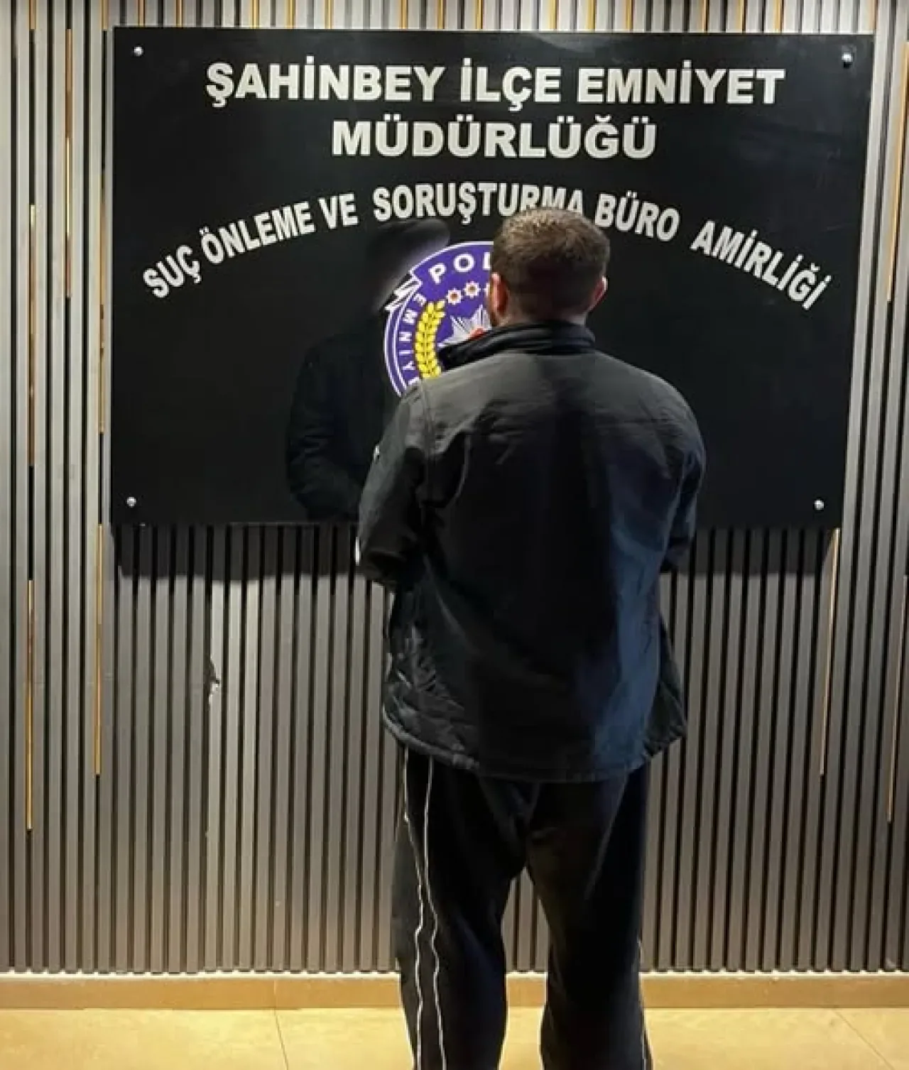 Gaziantep'te Hırsızlık ve Uyuşturucu Suçlarından Aranan İki Şüpheli Yakalandı Gaziantep'te Hırsızlık ve Uyuşturucu Suçlarından Aranan İki Şüpheli Yakalandı