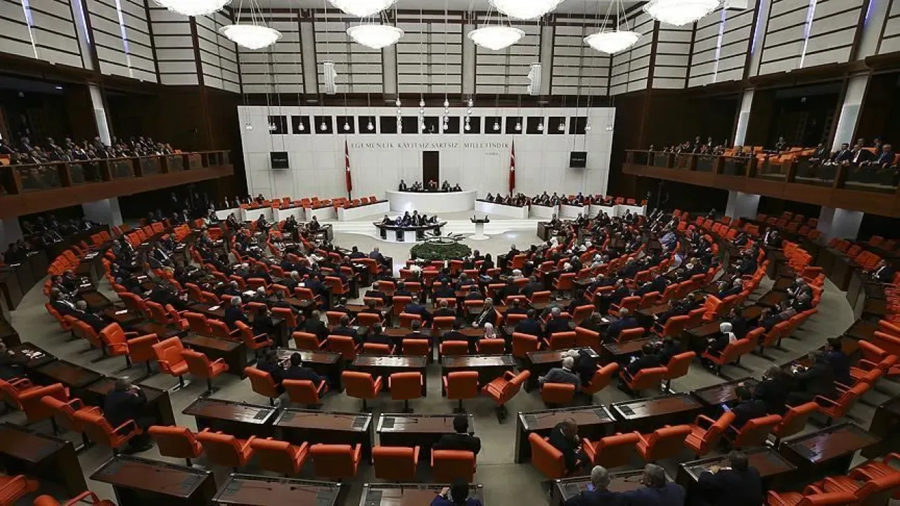 TBMM'ye Sunulan Haftalık 4 Gün Çalışma ve Askerlikte Değişiklik Önerileri TBMM'ye Sunulan Haftalık 4 Gün Çalışma ve Askerlikte Değişiklik Önerileri