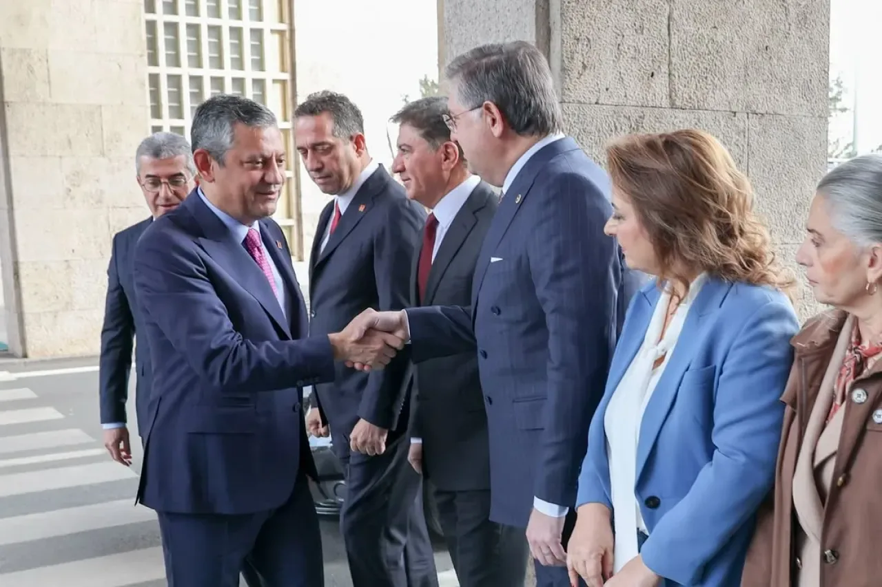 CHP Genel Başkanı Özgür Özel, TBMM'de Bütçe Görüşmelerine Katıldı CHP Genel Başkanı Özgür Özel, TBMM'de Bütçe Görüşmelerine Katıldı