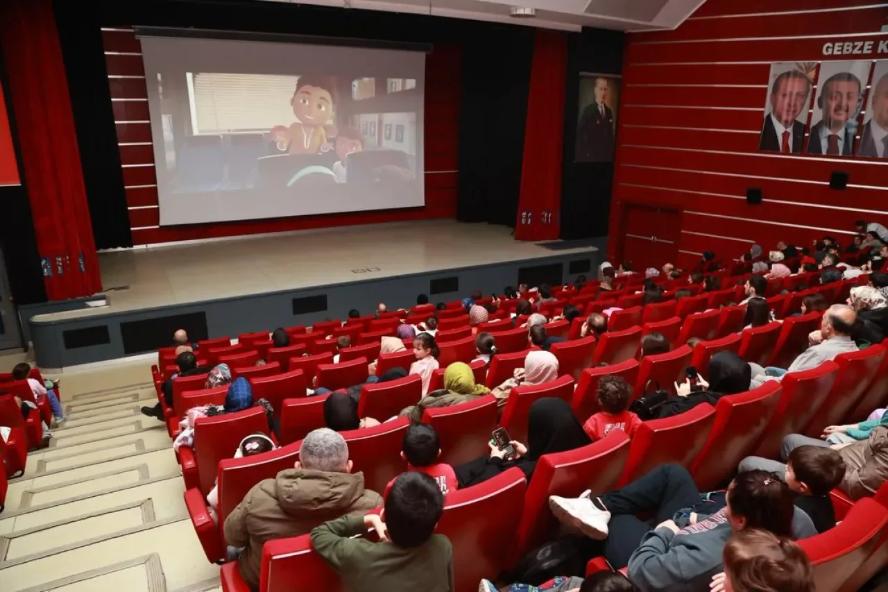 Elif ve Arkadaşları, Gebze'de Minik Seyircilerle Buluştu Elif ve Arkadaşları, Gebze'de Minik Seyircilerle Buluştu