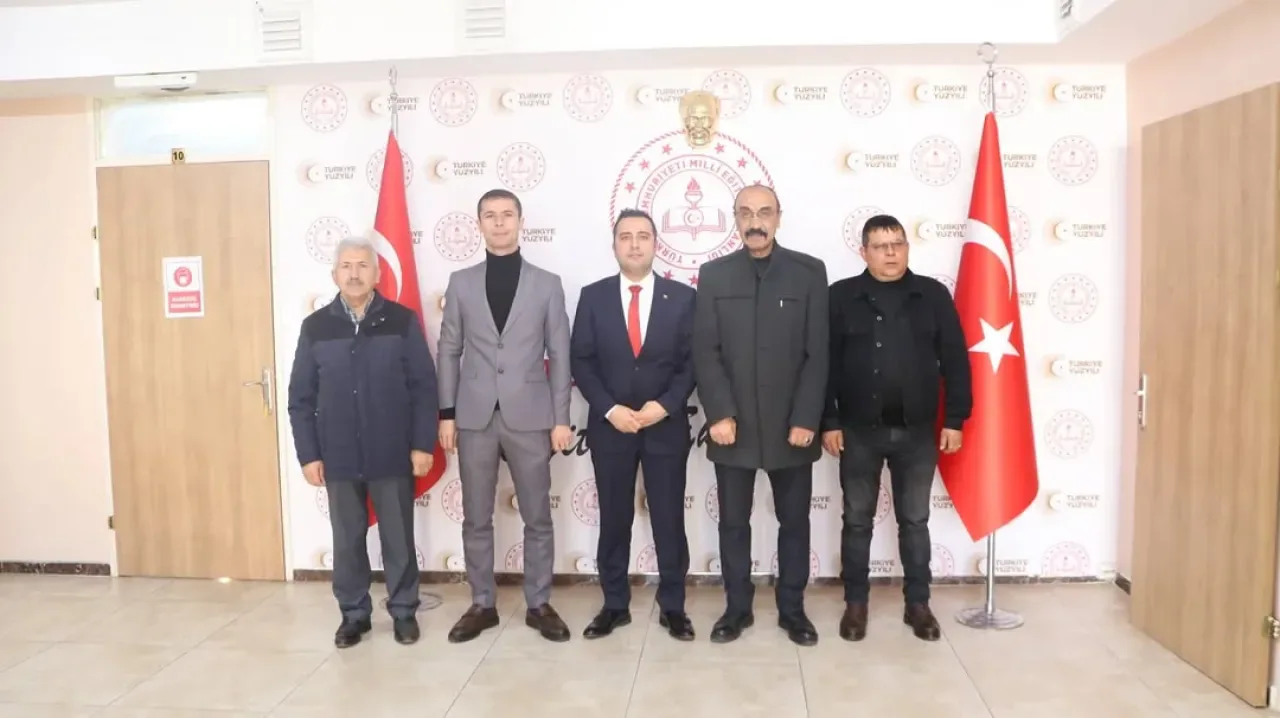 MHP Elmadağ Teşkilatı, Yeni İlçe Milli Eğitim Müdürü Eren Gökduman'ı Ziyaret Etti MHP Elmadağ Teşkilatı, Yeni İlçe Milli Eğitim Müdürü Eren Gökduman'ı Ziyaret Etti