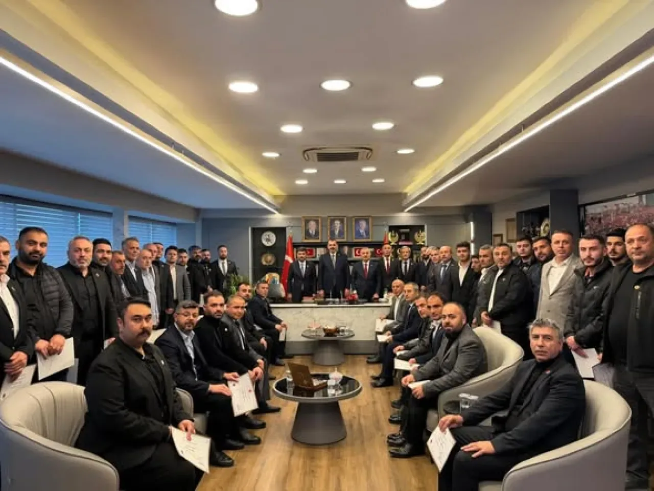 MHP İstanbul Teşkilatından Mahalle Başkanlarına Takdir Belgesi MHP İstanbul Teşkilatından Mahalle Başkanlarına Takdir Belgesi