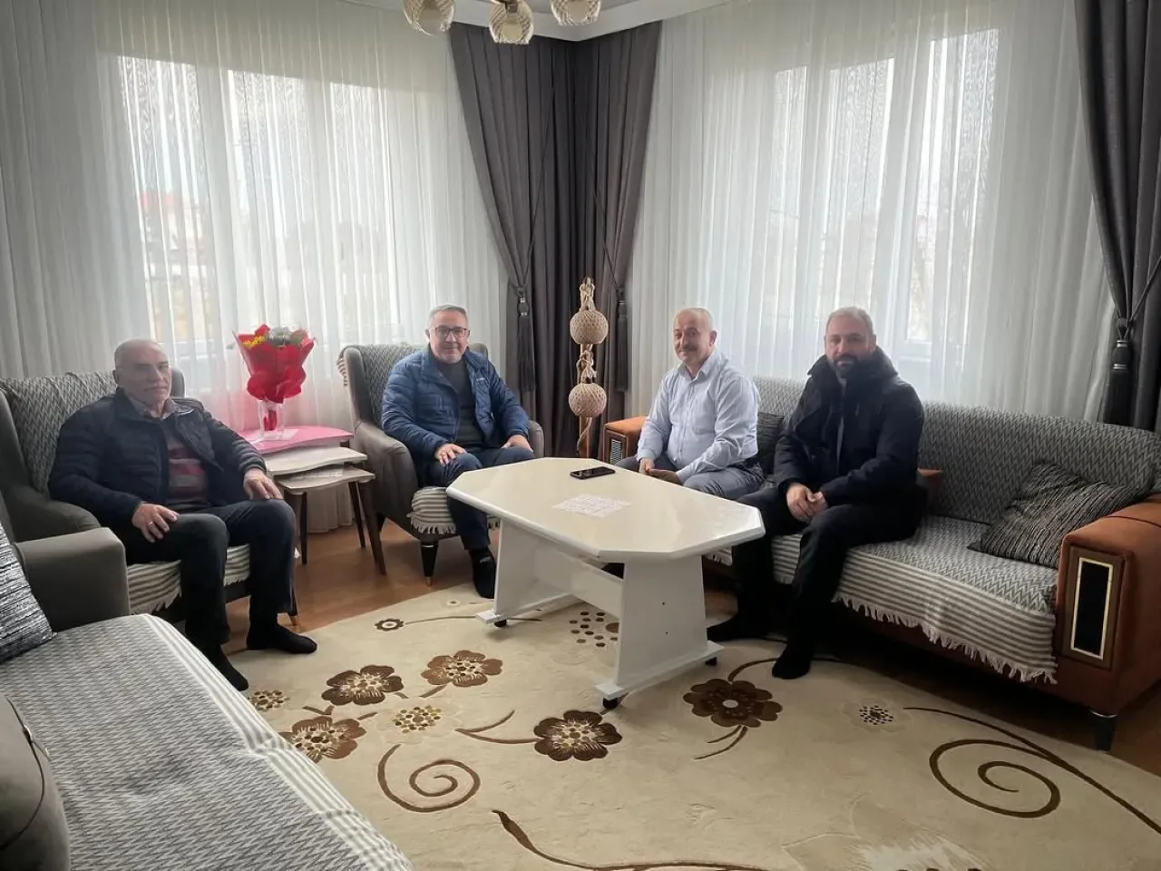 Şereflikoçhisar'da Umre Dönüşünde Ak Partili Ziyaret Şereflikoçhisar'da Umre Dönüşünde Ak Partili Ziyaret