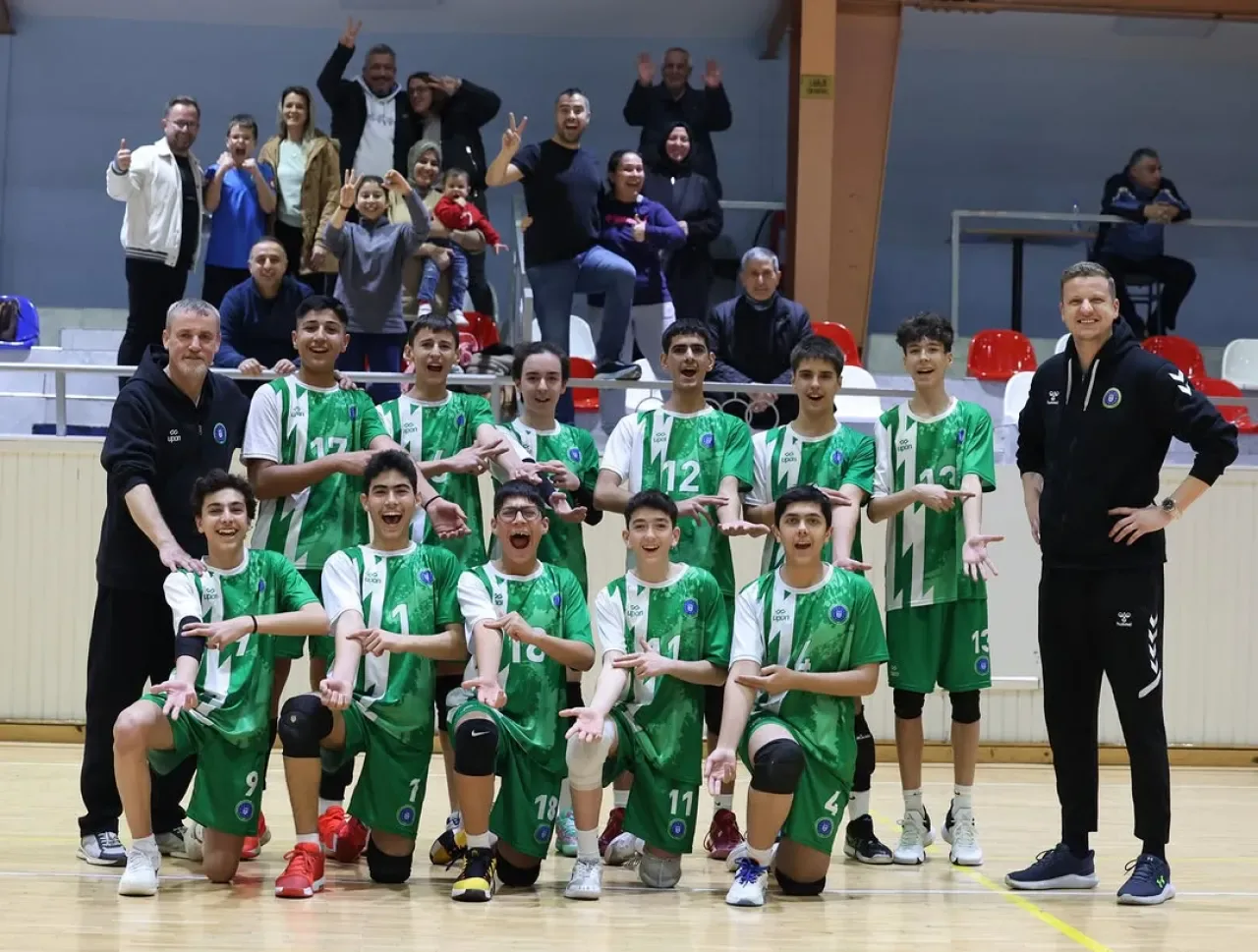 Bursa Büyükşehir Belediyespor, Voleybolda Fırtına 16'yı 3-0 Mağlup Etti Bursa Büyükşehir Belediyespor, Voleybolda Fırtına 16'yı 3-0 Mağlup Etti