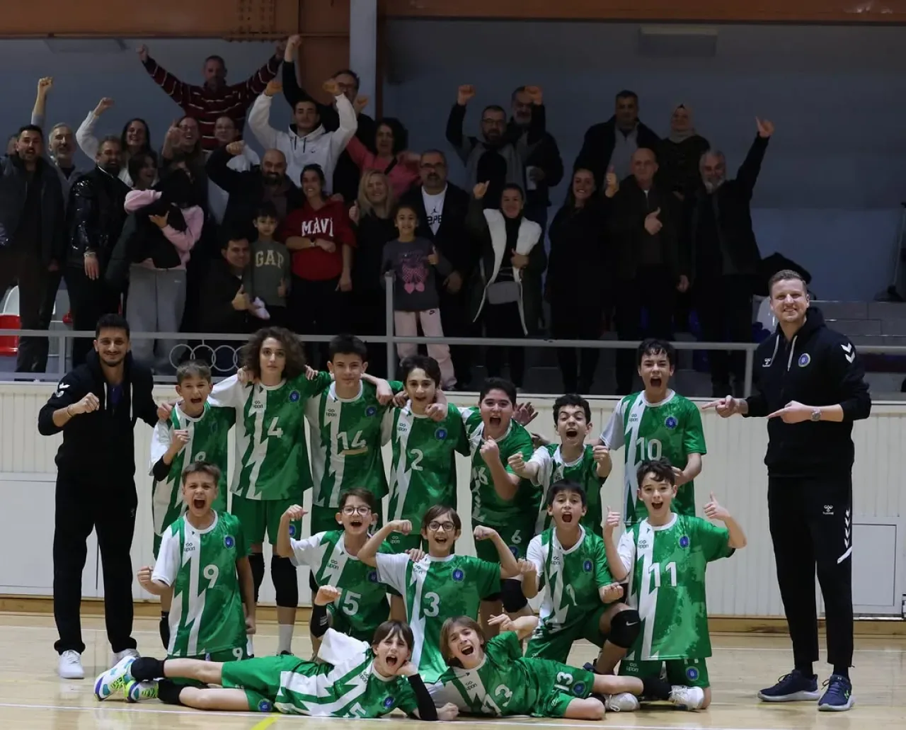 Bursa Büyükşehir Belediyespor Erkek Voleybol Takımı, Güner Karakaya Spor'u 3-0 Mağlup Etti Bursa Büyükşehir Belediyespor Erkek Voleybol Takımı, Güner Karakaya Spor'u 3-0 Mağlup Etti