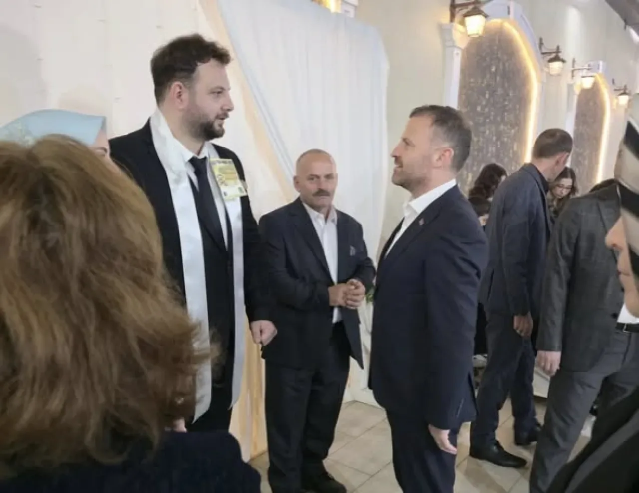 Arnavutköy'de AK Parti İlçe Teşkilatından Nişan Törenine Anlamlı Katılım Arnavutköy'de AK Parti İlçe Teşkilatından Nişan Törenine Anlamlı Katılım