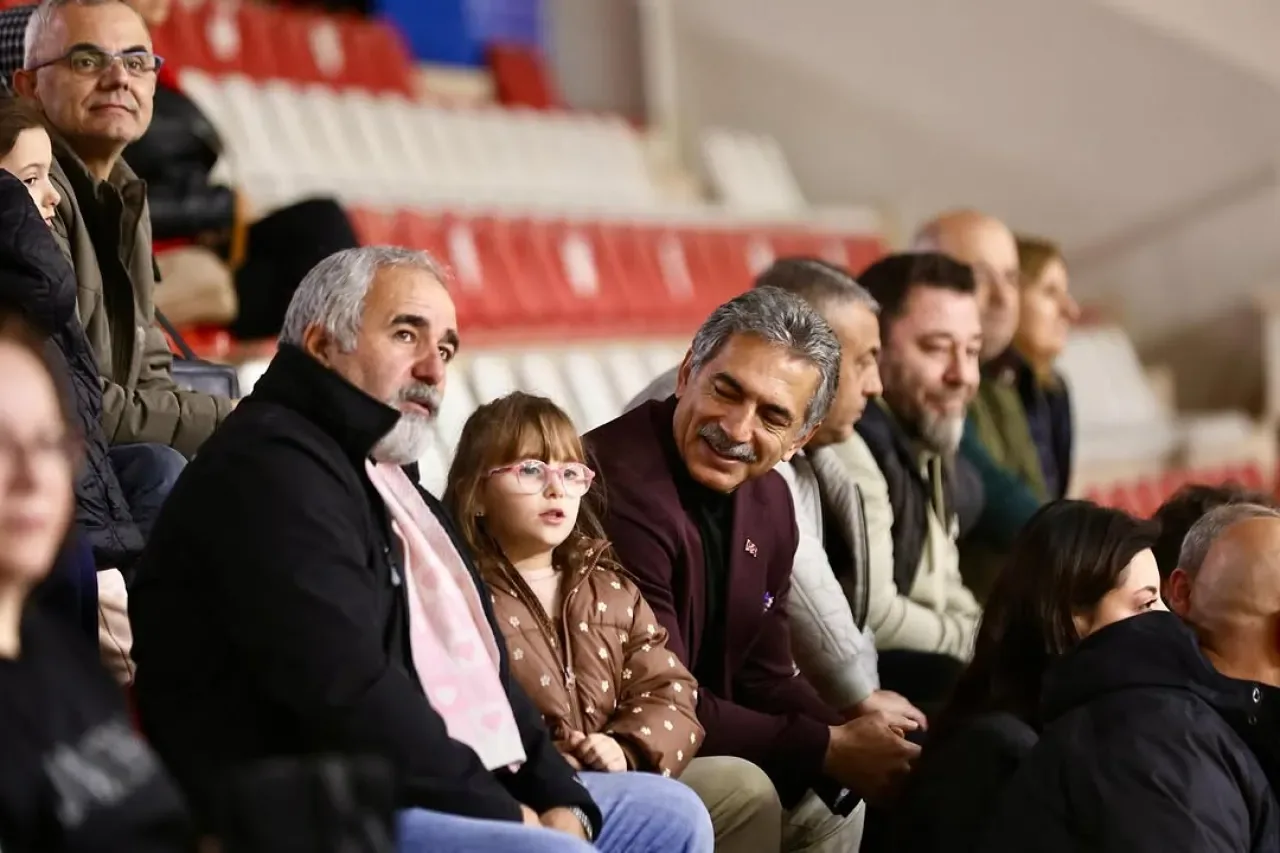 Gemlik İstiklal Spor Kulübü Kadın Voleybol Takımı 'Körfezin Melekleri' Sahanın Hakimi Oldu Gemlik İstiklal Spor Kulübü Kadın Voleybol Takımı 'Körfezin Melekleri' Sahanın Hakimi Oldu