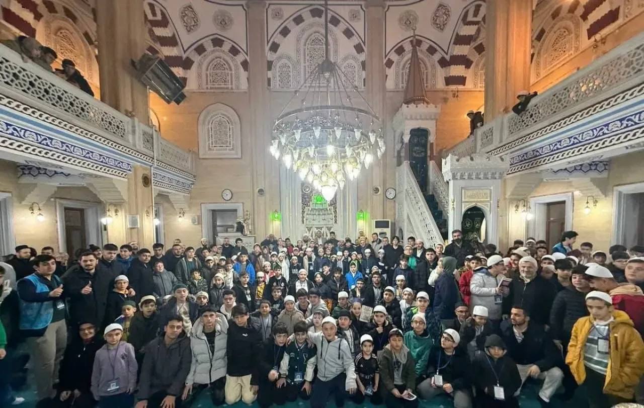 Gaziosmanpaşa İlçe Milli Eğitim Müdürü Fatih Mustafa Topsakal Sabah Namazında Öğrencilerle Buluştu Gaziosmanpaşa İlçe Milli Eğitim Müdürü Fatih Mustafa Topsakal Sabah Namazında Öğrencilerle Buluştu