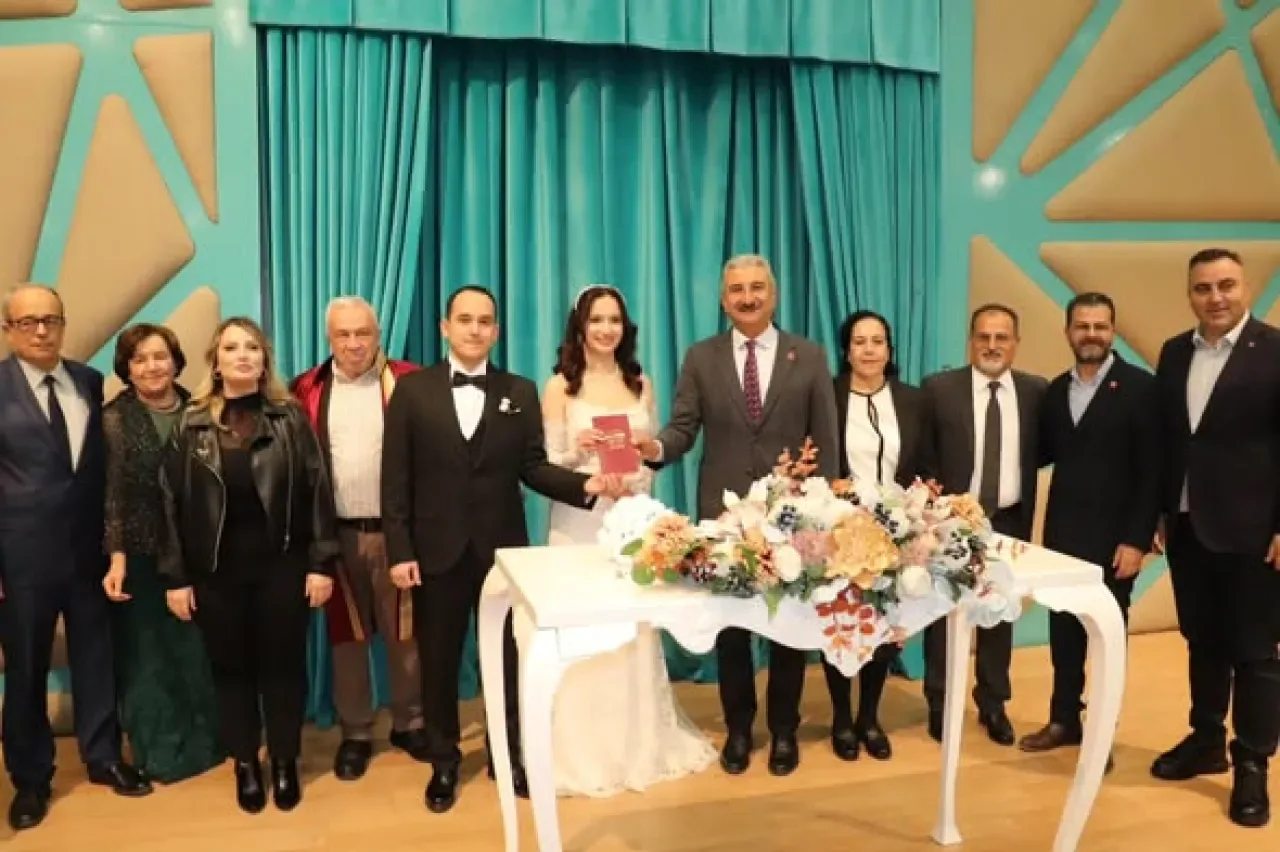 CHP Bursa İl Başkanı Nihat Yeşiltaş, Genç Çiftin Nikah Töreninde CHP Bursa İl Başkanı Nihat Yeşiltaş, Genç Çiftin Nikah Töreninde