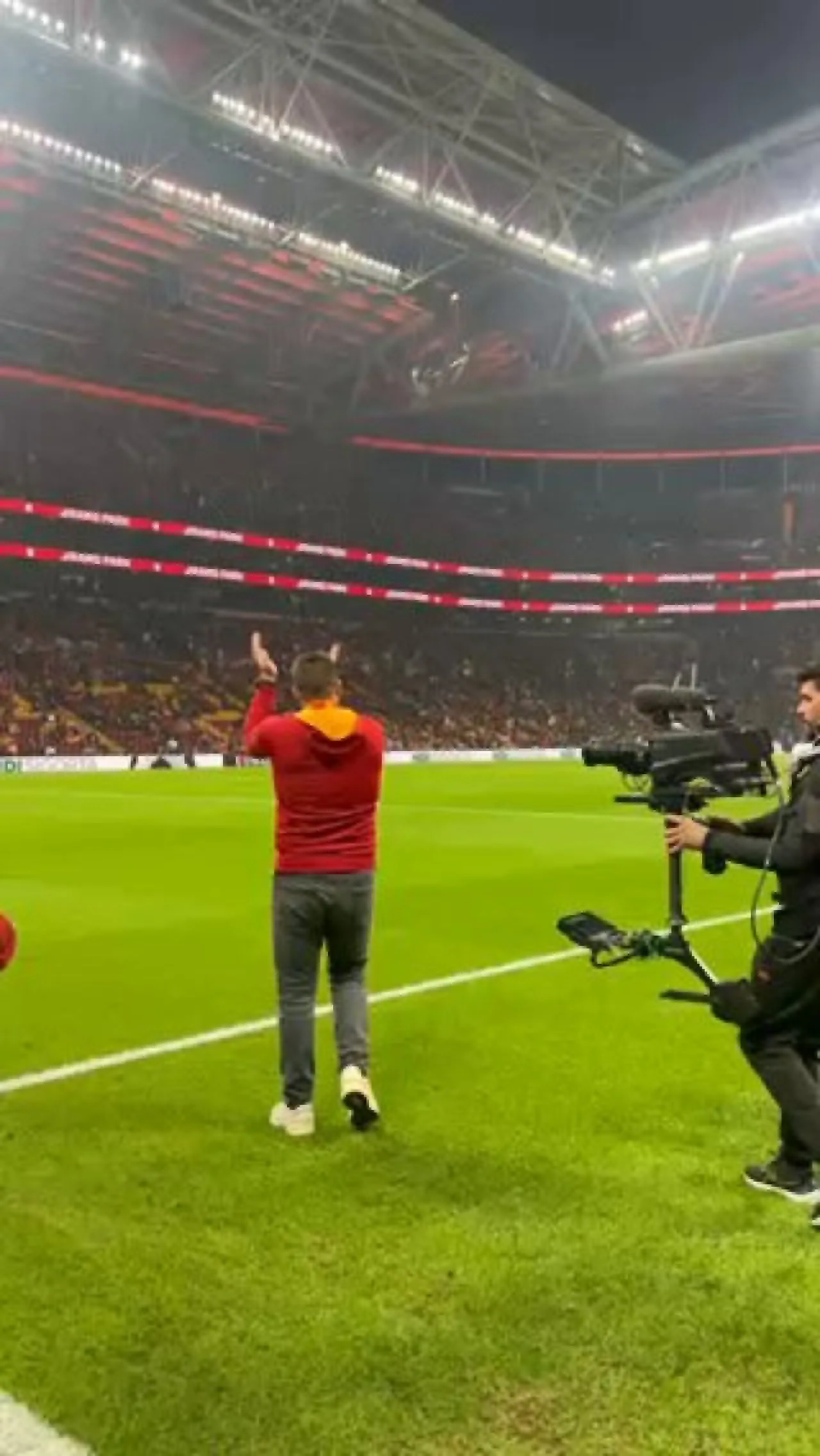 Galatasaray Efsanesi Milan Baros, Rams Park'ta Taraftarlarla Buluştu Galatasaray Efsanesi Milan Baros, Rams Park'ta Taraftarlarla Buluştu