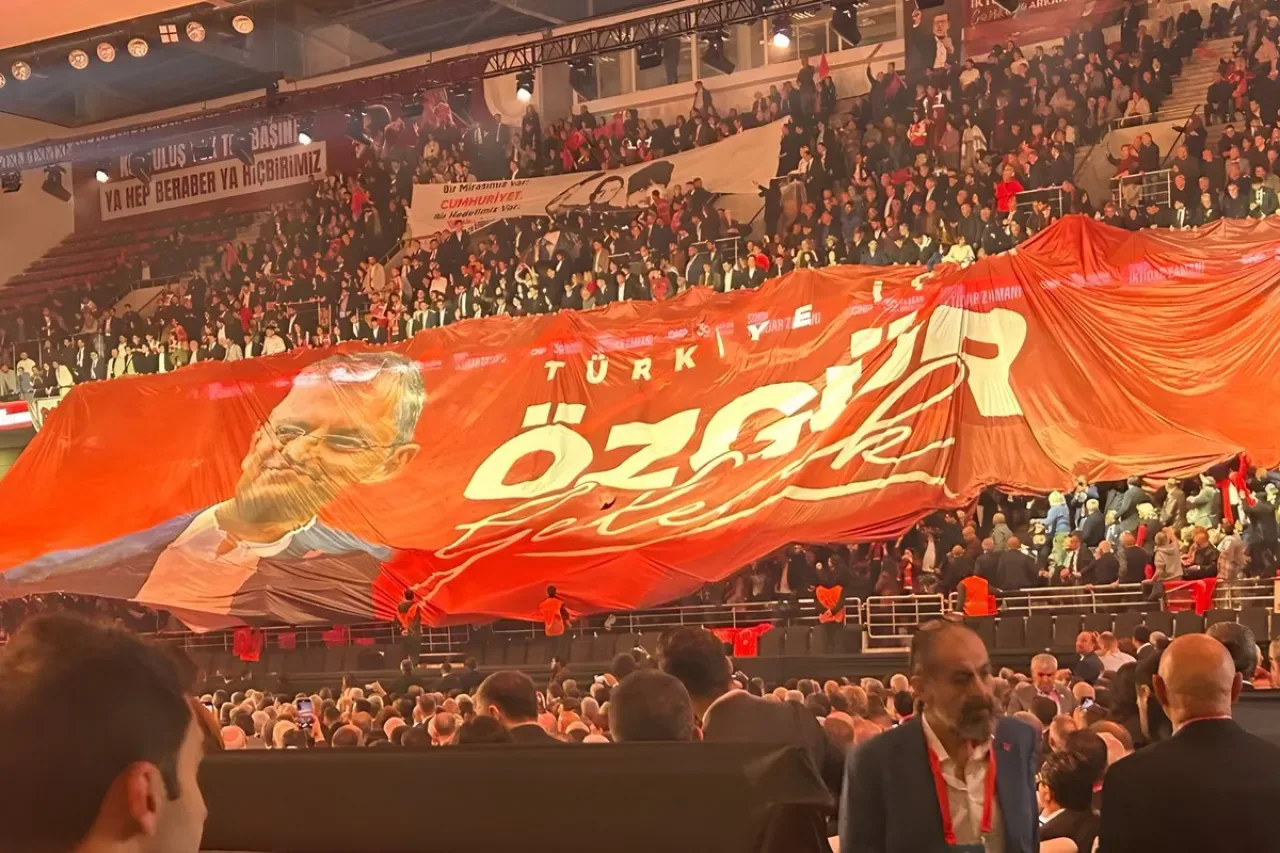CHP'li Bulut'tan Meclis TV Sansürü İddiası: "Özgür Gelecek" Pankartı Gösterilmedi CHP'li Bulut'tan Meclis TV Sansürü İddiası: "Özgür Gelecek" Pankartı Gösterilmedi