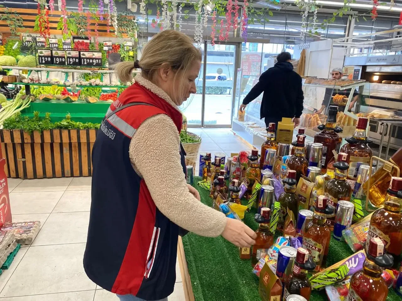 Esenyurt'ta Hafta Sonu Gıda Denetimleri Titizlikle Sürüyor Esenyurt'ta Hafta Sonu Gıda Denetimleri Titizlikle Sürüyor