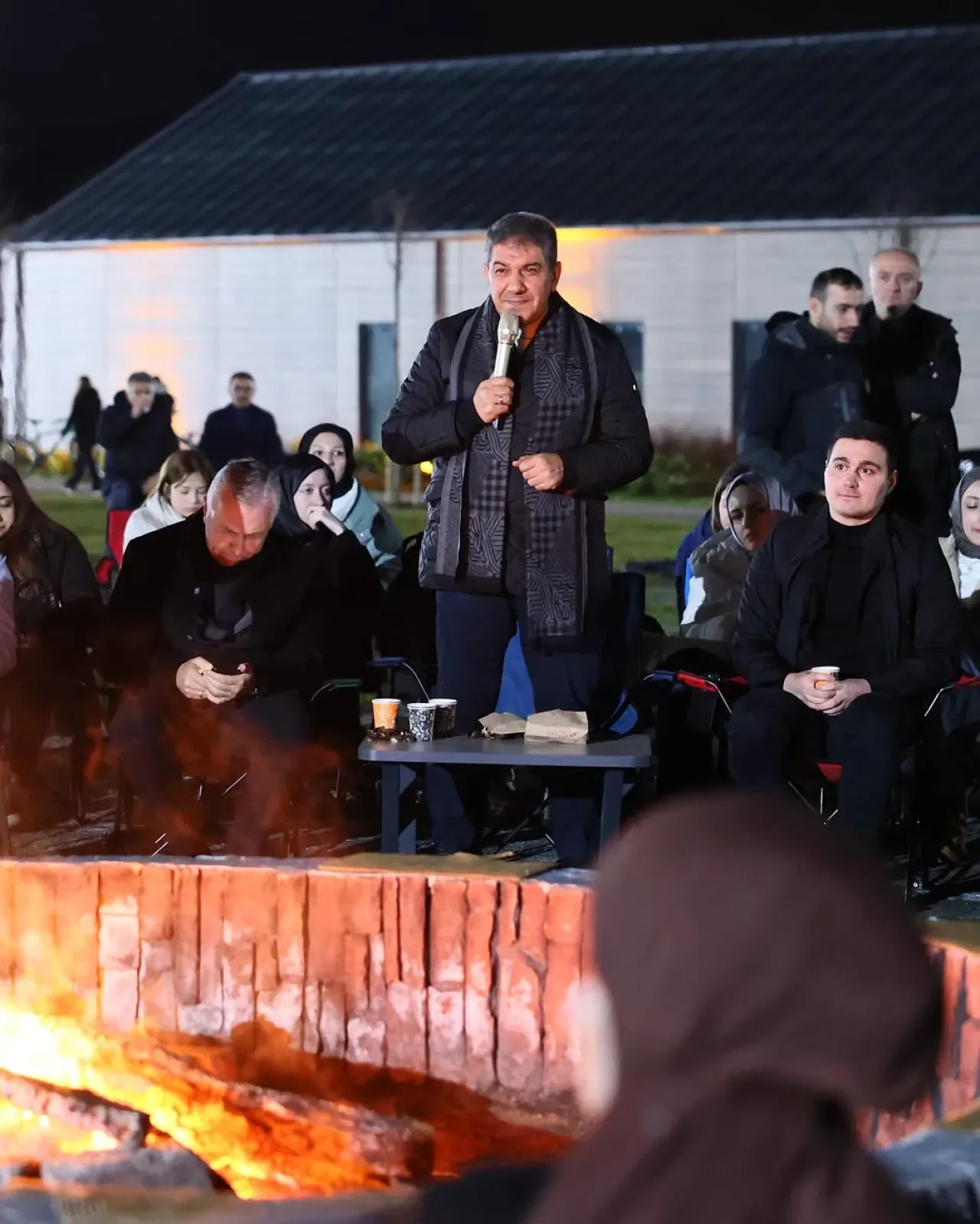 Esenler'de Gençler, Yılın En Uzun Gecesini Kamp Ateşi Başında Geçirdi Esenler'de Gençler, Yılın En Uzun Gecesini Kamp Ateşi Başında Geçirdi