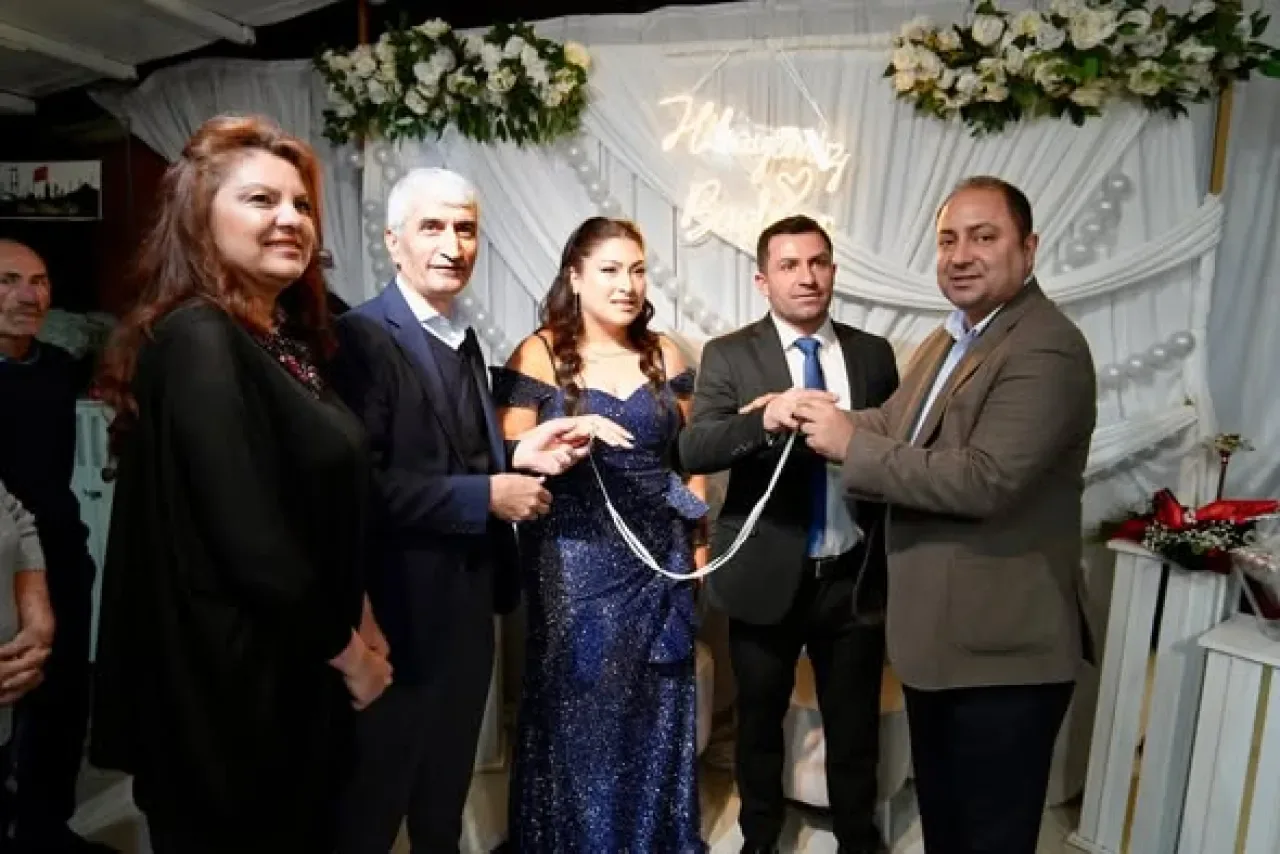 CHP Avcılar'da Ece Bal ve Erdinç Erdem'in Nikah Töreni CHP Avcılar'da Ece Bal ve Erdinç Erdem'in Nikah Töreni