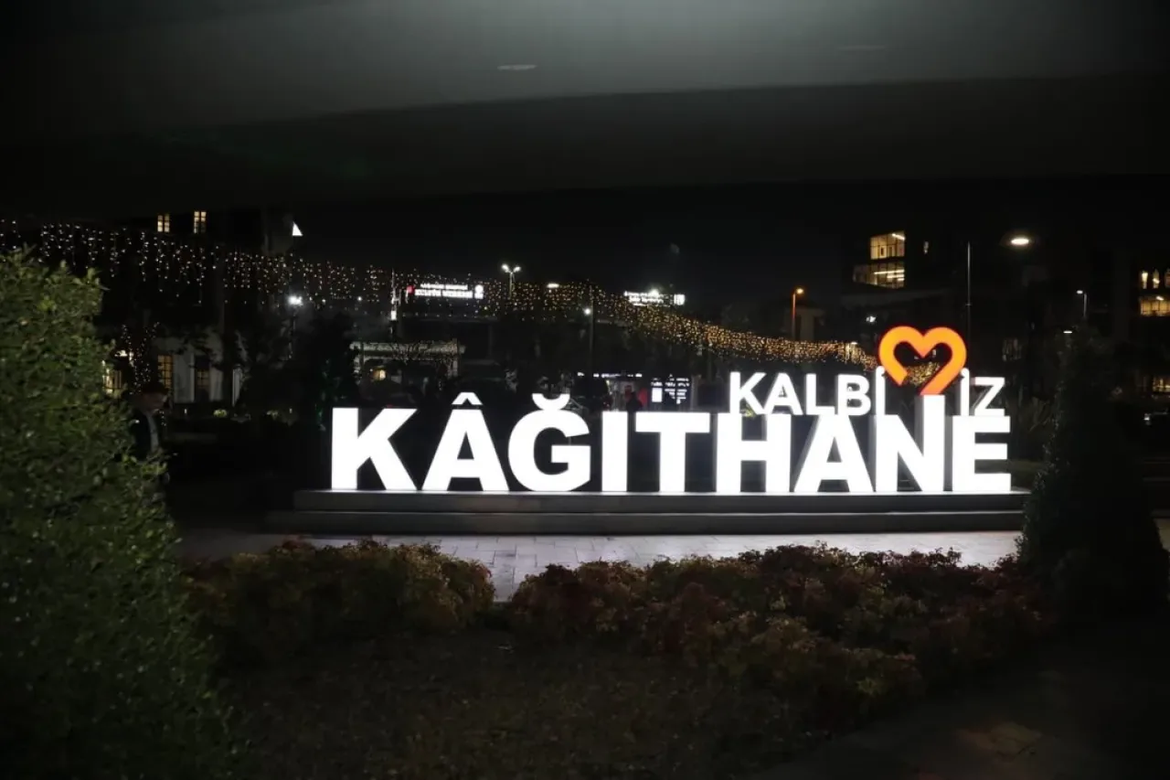 Kağıthane Meydanı, Geçmiş ile Geleceği Buluşturan Işıl Işıl Bir Yaşam Alanına Dönüştü Kağıthane Meydanı, Geçmiş ile Geleceği Buluşturan Işıl Işıl Bir Yaşam Alanına Dönüştü