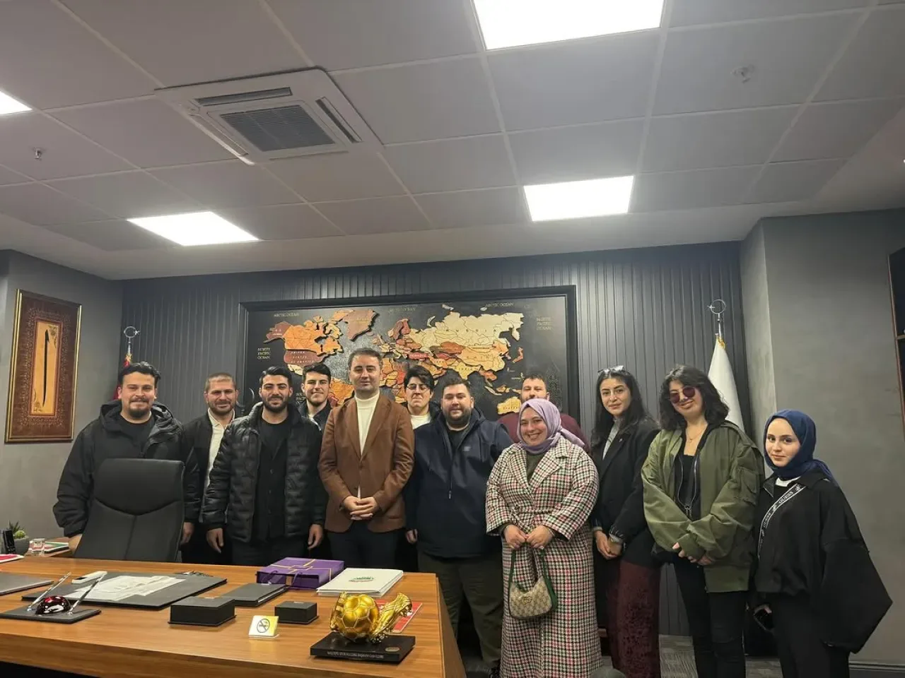 AK Parti Maltepe Gençlik Kolları, MAKSEV ve İHH'ya Ziyaret AK Parti Maltepe Gençlik Kolları, MAKSEV ve İHH'ya Ziyaret