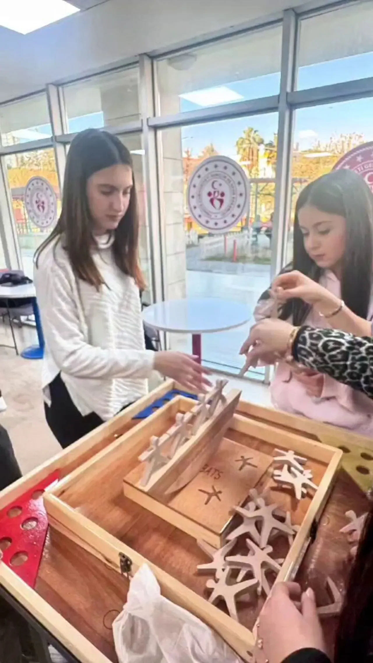 Adana'da Lise Öğrencileri Gençlik Merkezi'nde Beceri ve Eğlence Dolu Etkinliklerle Buluştu Adana'da Lise Öğrencileri Gençlik Merkezi'nde Beceri ve Eğlence Dolu Etkinliklerle Buluştu