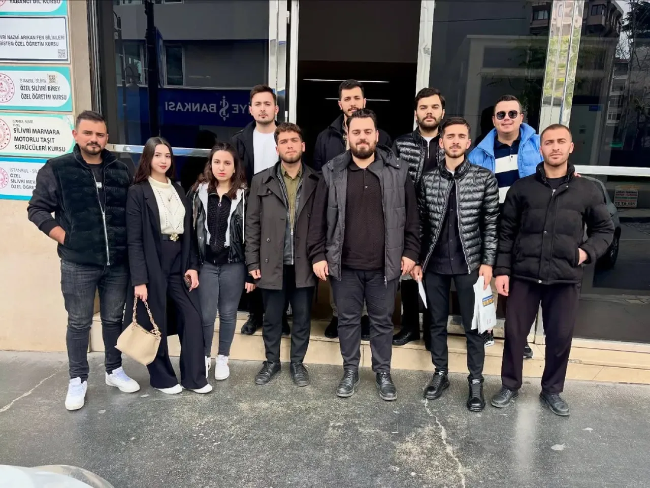 Silivri AK Parti Gençlik Kolları Mahalle Ziyaretlerini Sürdürüyor Silivri AK Parti Gençlik Kolları Mahalle Ziyaretlerini Sürdürüyor