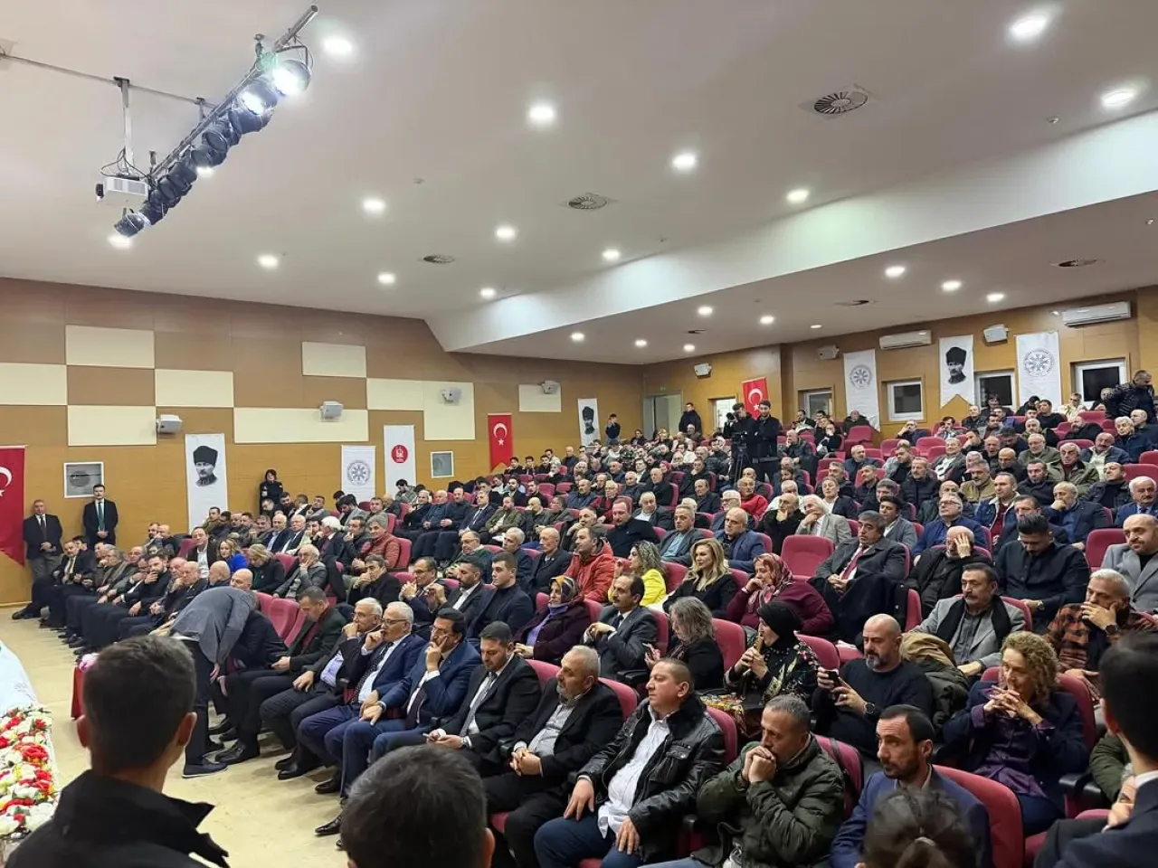 Trabzon Dernekler Federasyonu'nda Ali Hacıfazlıoğlu Yeniden Başkan Seçildi Trabzon Dernekler Federasyonu'nda Ali Hacıfazlıoğlu Yeniden Başkan Seçildi