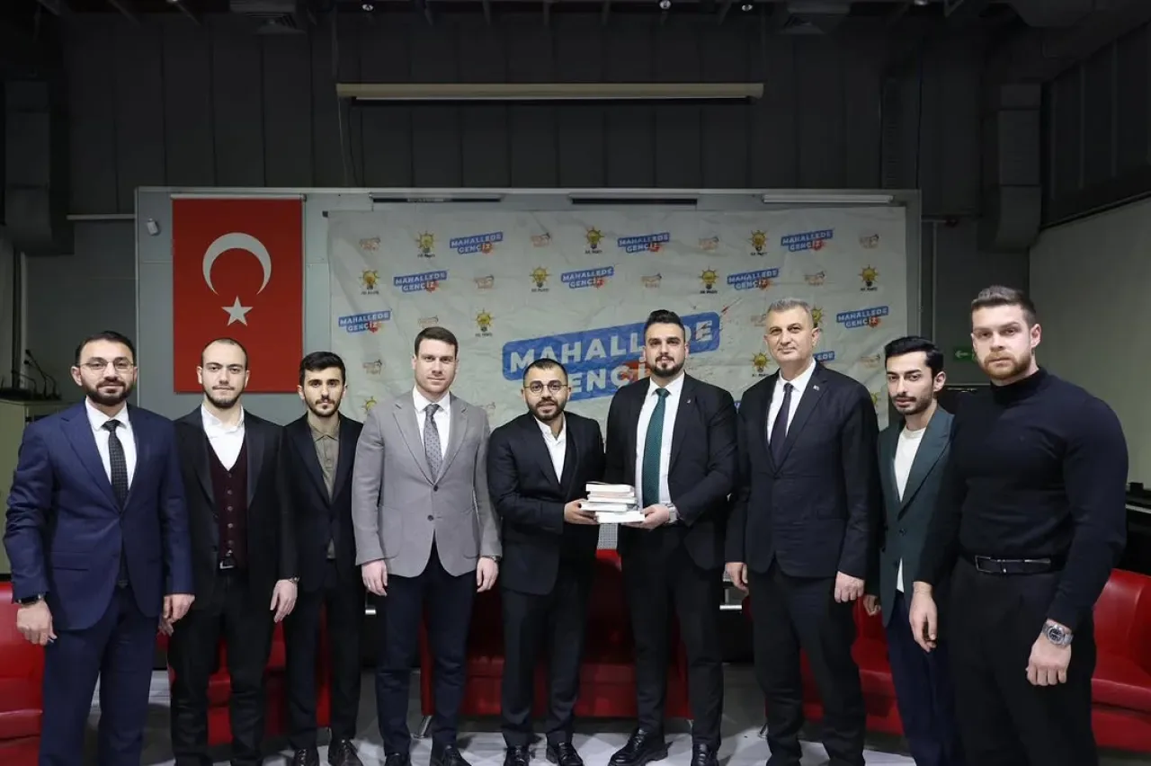 AK Parti Gençlik Kolları Gölcük'te "Mahallede Genciz" Programı ile Vatandaşlarla Buluştu AK Parti Gençlik Kolları Gölcük'te "Mahallede Genciz" Programı ile Vatandaşlarla Buluştu