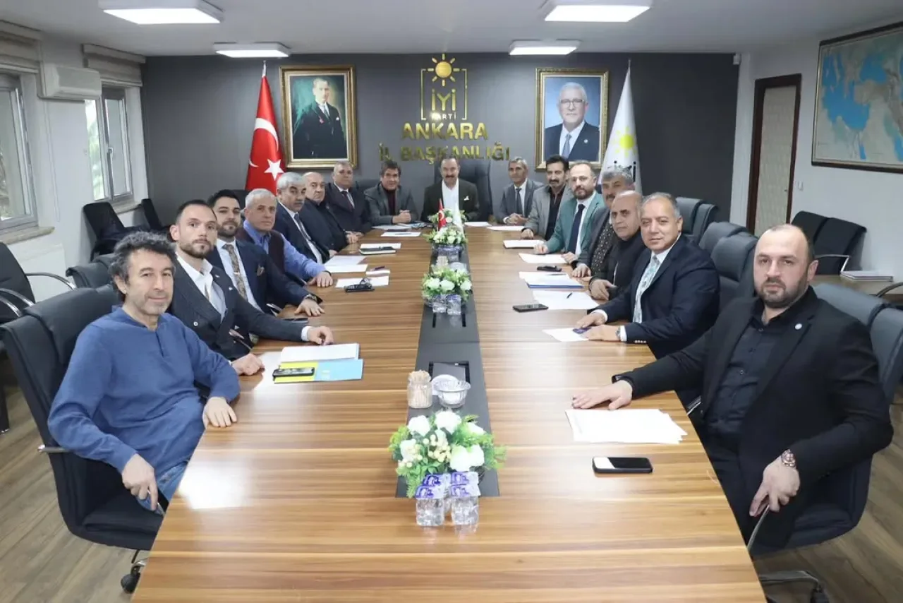 İYİ Parti Yenimahalle'de Yeni Dönem Stratejilerini Belirledi İYİ Parti Yenimahalle'de Yeni Dönem Stratejilerini Belirledi