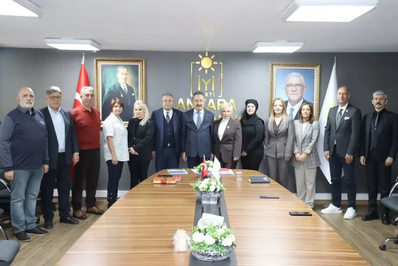 İYİ Parti Yenimahalle'den STK'larla İş Birliği Toplantısı İYİ Parti Yenimahalle'den STK'larla İş Birliği Toplantısı