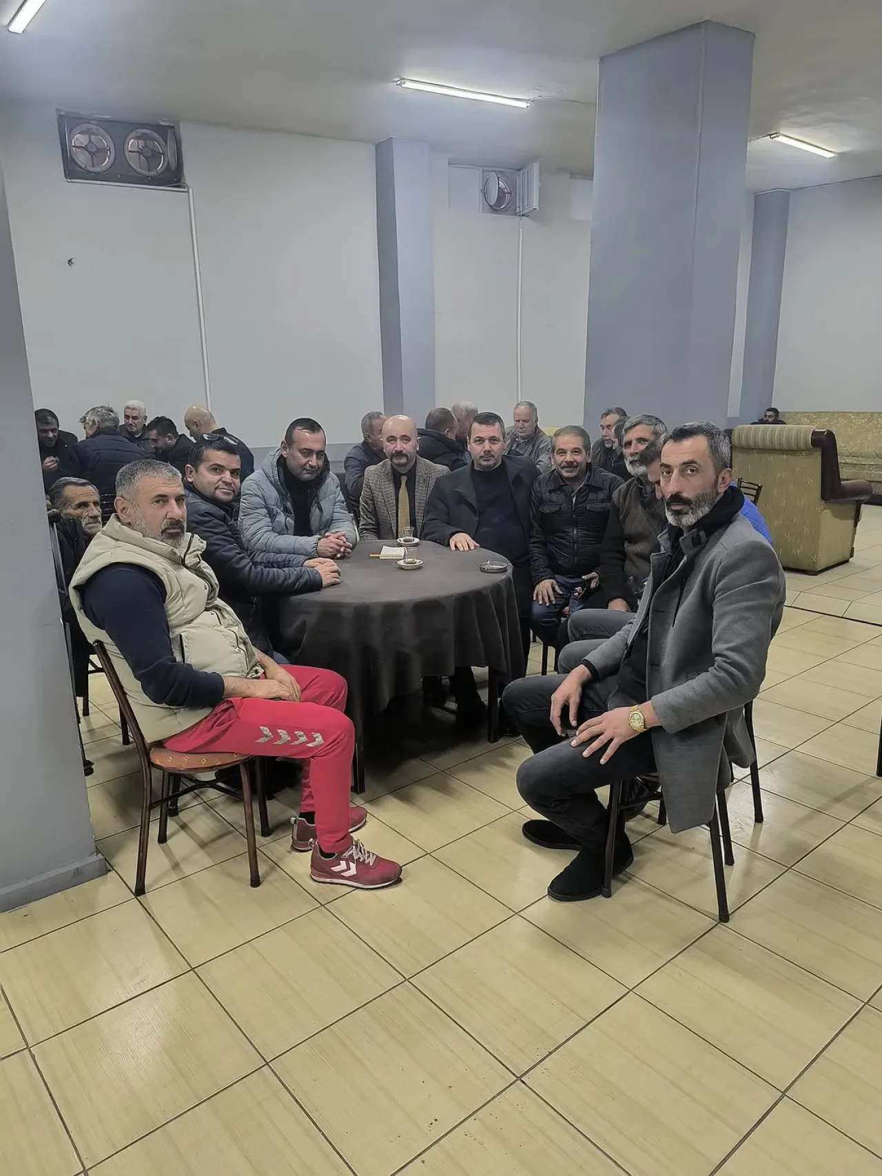 Yenimahalle'de Erzurumlular Kıraathanesi'nde MHP Buluşması Yenimahalle'de Erzurumlular Kıraathanesi'nde MHP Buluşması