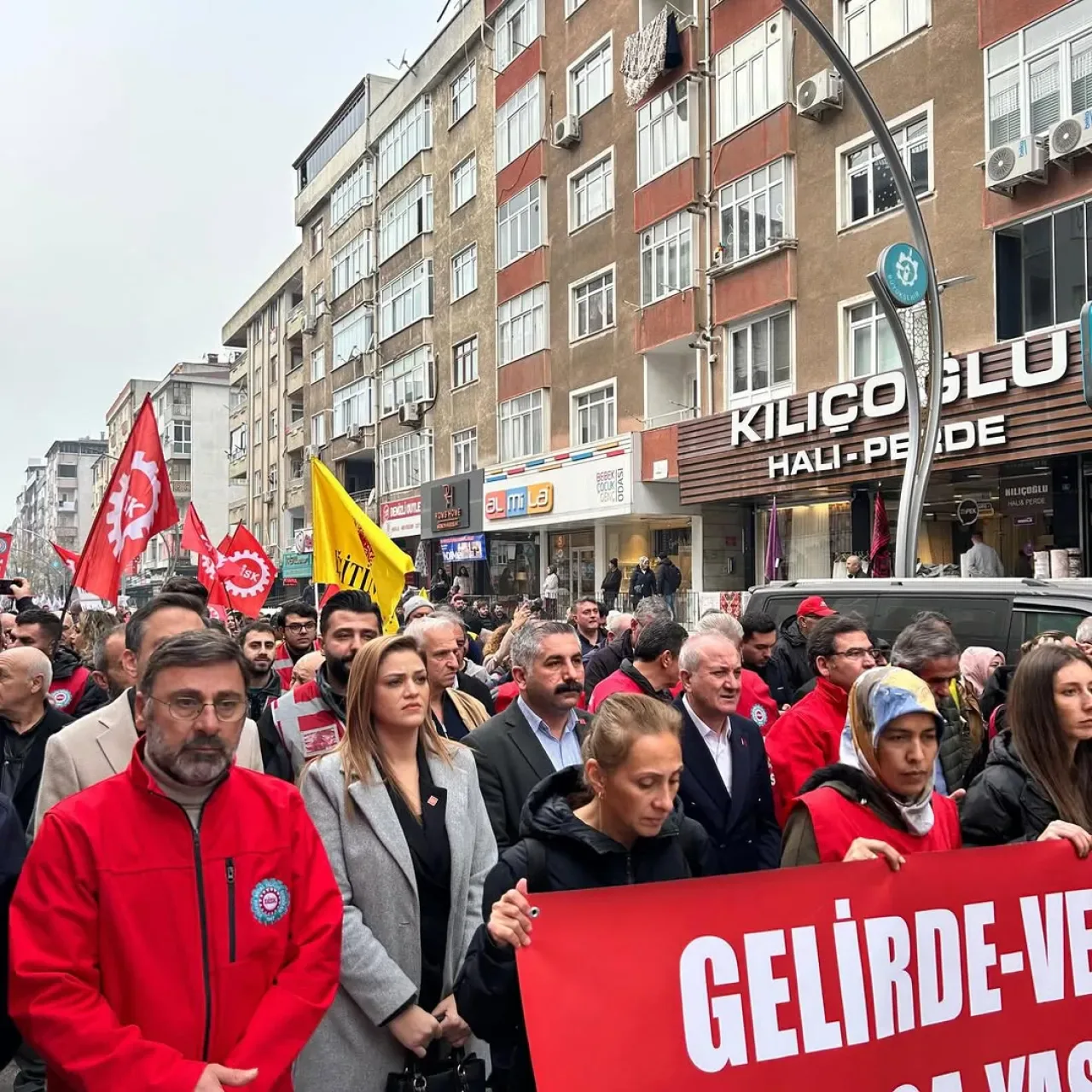 CHP'den Gebze'de Asgari Ücret Açıklaması: "Yaşanacak Ücret Haktır" CHP'den Gebze'de Asgari Ücret Açıklaması: "Yaşanacak Ücret Haktır"