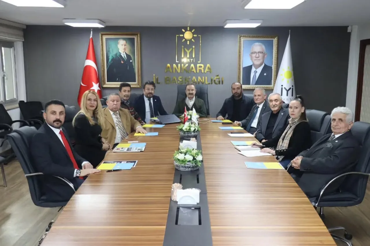 İYİ Parti'den Yerel Yönetimlerde İş Birliği Toplantısı İYİ Parti'den Yerel Yönetimlerde İş Birliği Toplantısı