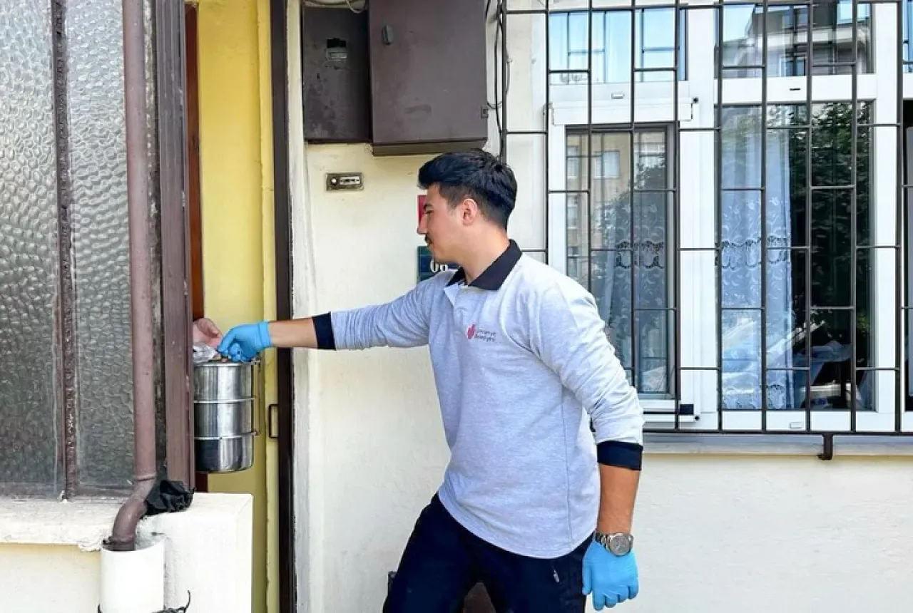 Ümraniye Belediyesi'nden 550 Aileye Günde İki Öğün Sıcak Yemek Ümraniye Belediyesi'nden 550 Aileye Günde İki Öğün Sıcak Yemek