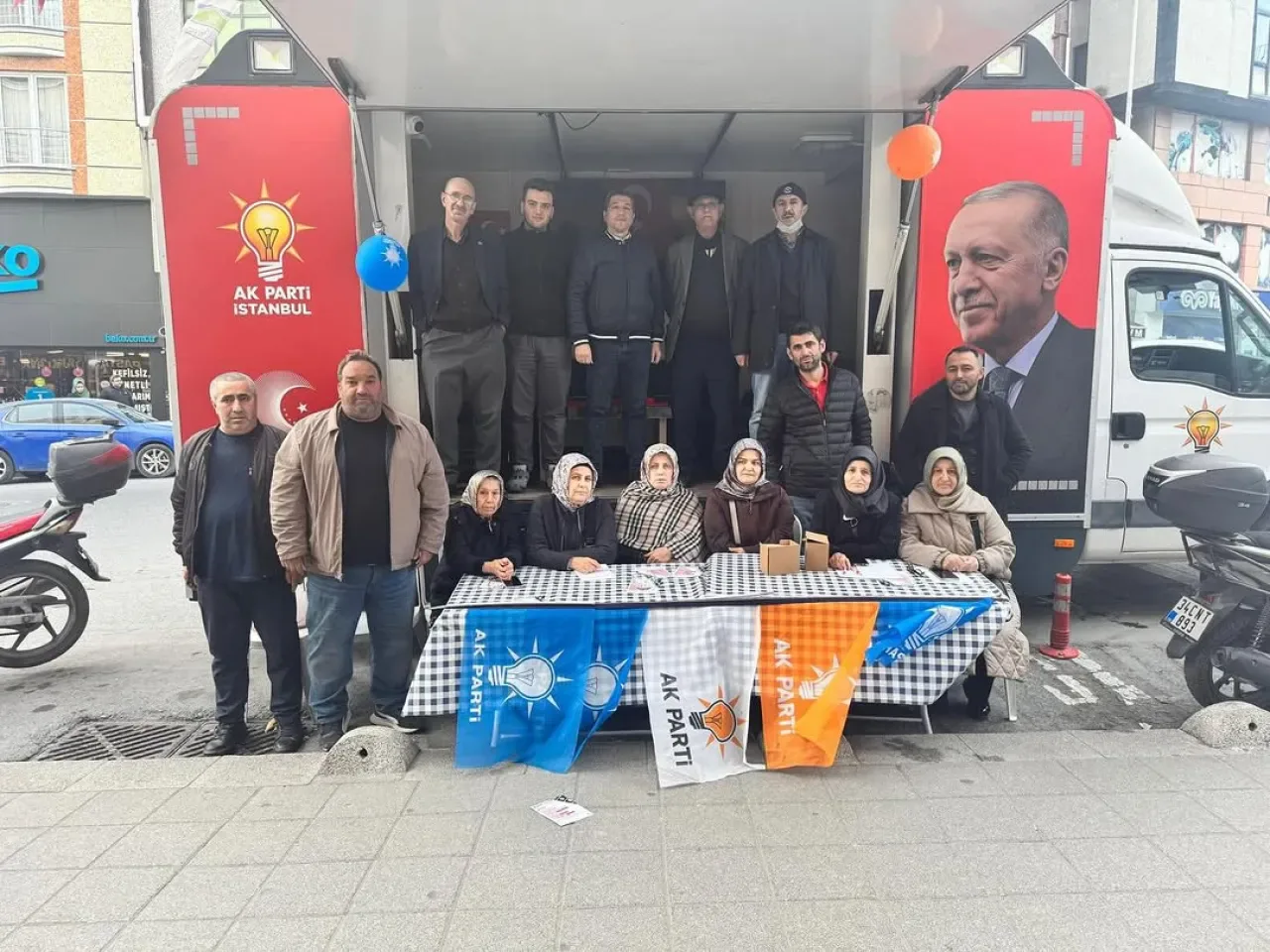 Bahçelievler'de AK Parti Kadın Kolları Vatandaşlarla Buluştu Bahçelievler'de AK Parti Kadın Kolları Vatandaşlarla Buluştu