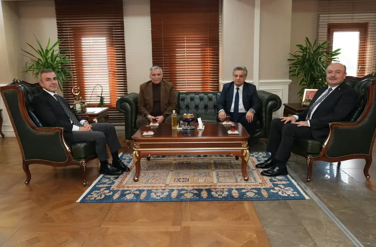 İstanbul Esenyurt Üniversitesi Rektöründen Beyoğlu Kaymakamına İş Birliği Ziyareti İstanbul Esenyurt Üniversitesi Rektöründen Beyoğlu Kaymakamına İş Birliği Ziyareti