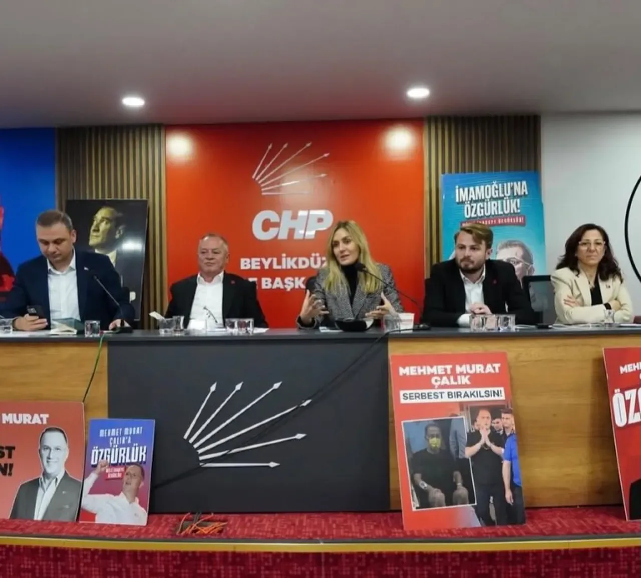 Beylikdüzü'nde Halkçı Liseliler'in Örgüt Toplantısına Belediye Katılımı Beylikdüzü'nde Halkçı Liseliler'in Örgüt Toplantısına Belediye Katılımı