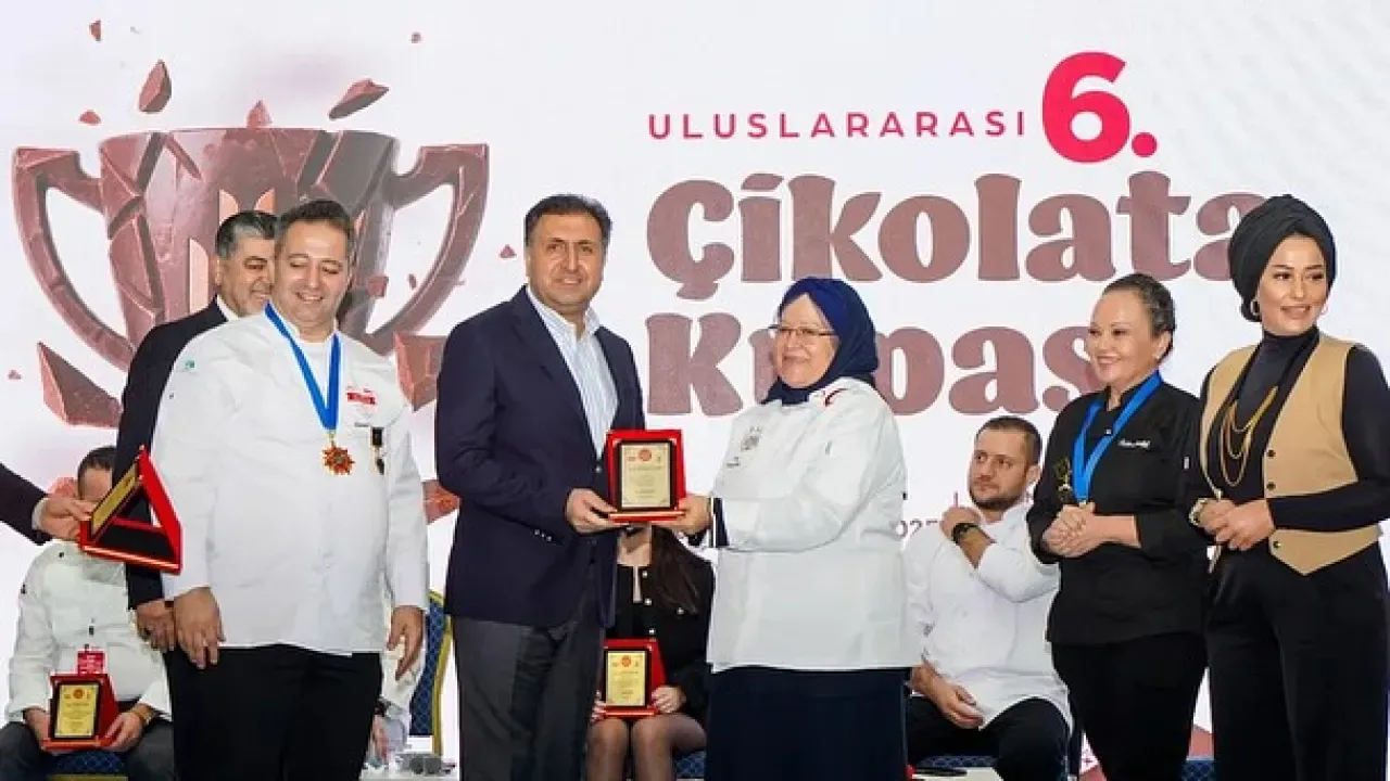 Ümraniye'deki Uluslararası Çikolata Kupası'na Milli Eğitim Müdürlüğü'nden Ziyaret Ümraniye'deki Uluslararası Çikolata Kupası'na Milli Eğitim Müdürlüğü'nden Ziyaret