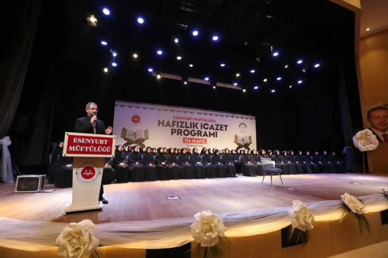Esenyurt'ta 114 Kız Öğrenciye Hafızlık İcazet Belgesi Verildi Esenyurt'ta 114 Kız Öğrenciye Hafızlık İcazet Belgesi Verildi