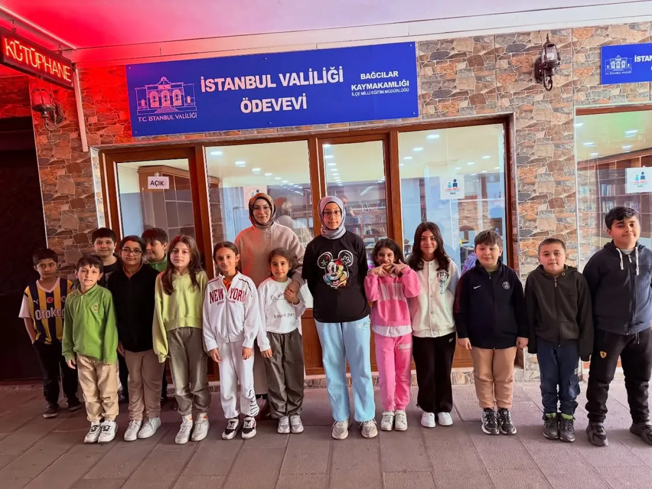 Bağcılar'da Öğrencilere Teknoloji Bağımlılığı Eğitimi Verildi Bağcılar'da Öğrencilere Teknoloji Bağımlılığı Eğitimi Verildi