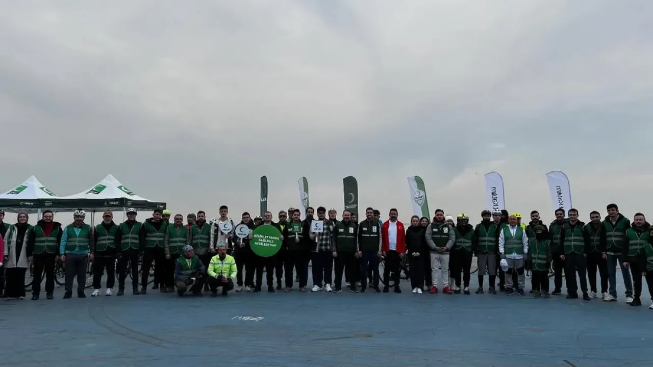 Yeşilay Çekmeköy ve Üsküdar Şubelerinden Sağlıklı Yaşam İçin Bisiklet Turu Yeşilay Çekmeköy ve Üsküdar Şubelerinden Sağlıklı Yaşam İçin Bisiklet Turu