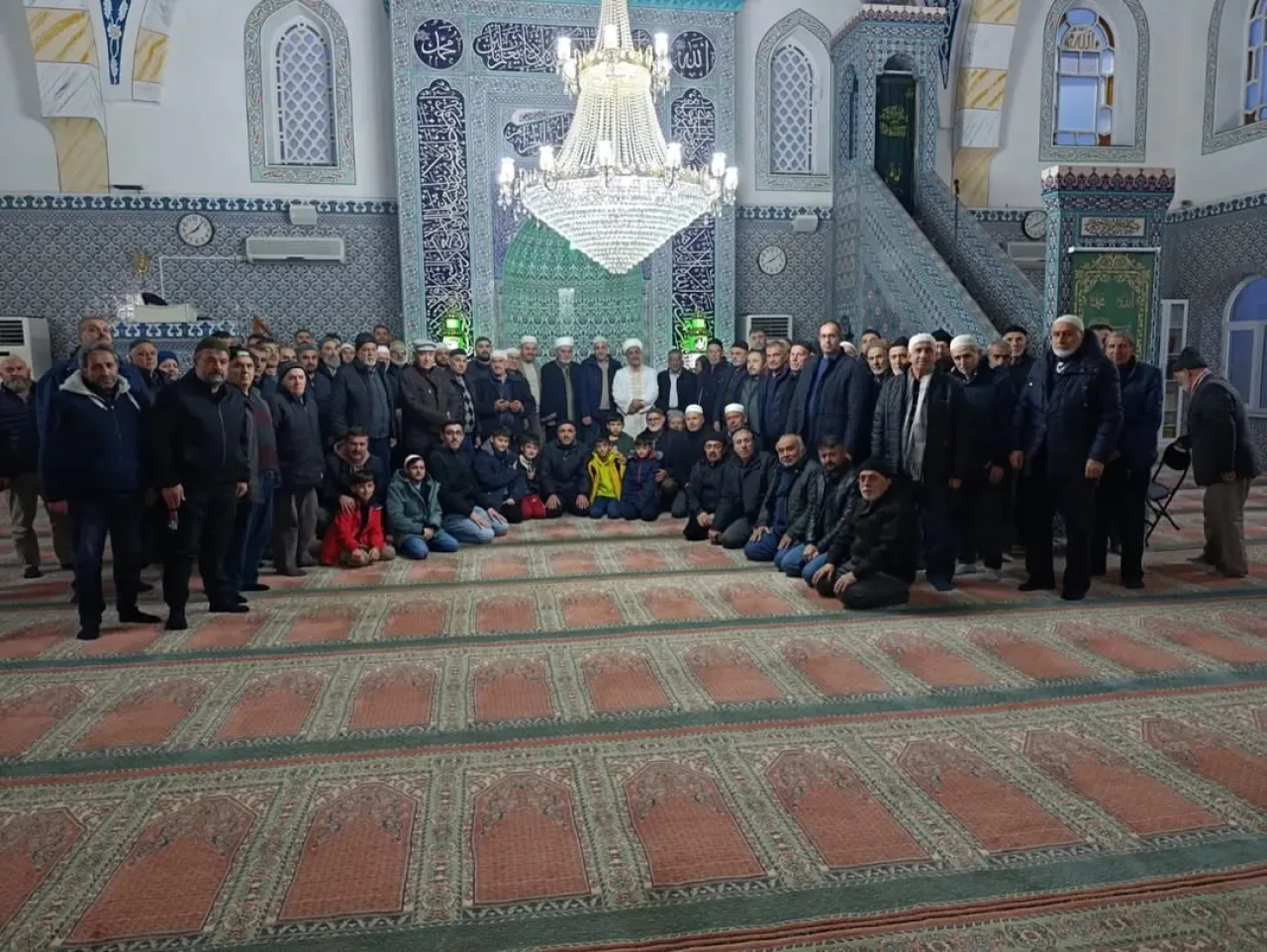 Bursa'da Demirtaş Sakarya Camii'nde Anlamlı Sabah Namazı Buluşması Bursa'da Demirtaş Sakarya Camii'nde Anlamlı Sabah Namazı Buluşması