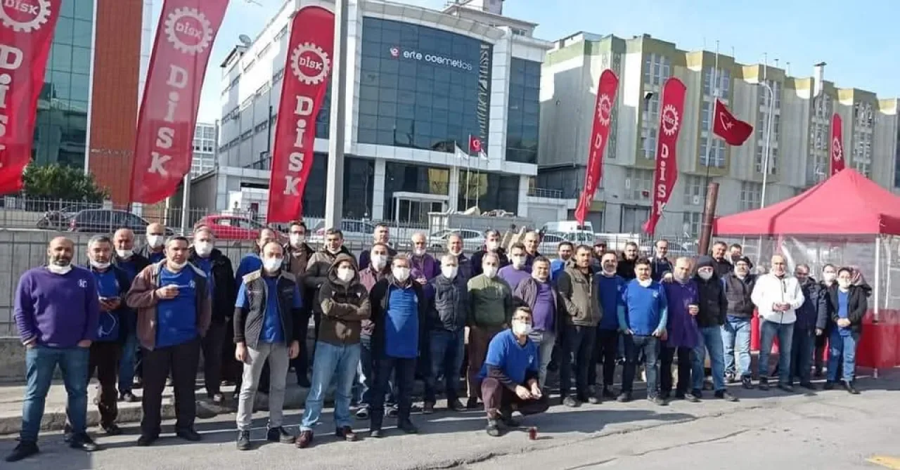 TEKSİM GİYİM Çalışanlarına 2025 Yılı Gıda Çeki Yardımı Yapıldı TEKSİM GİYİM Çalışanlarına 2025 Yılı Gıda Çeki Yardımı Yapıldı