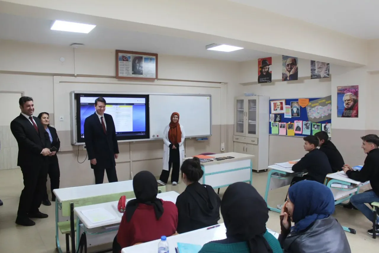 Kaymakam Burak Bozkurt Gürses, Keles İmam Hatip Anadolu Lisesi'nde İncelemelerde Bulundu Kaymakam Burak Bozkurt Gürses, Keles İmam Hatip Anadolu Lisesi'nde İncelemelerde Bulundu