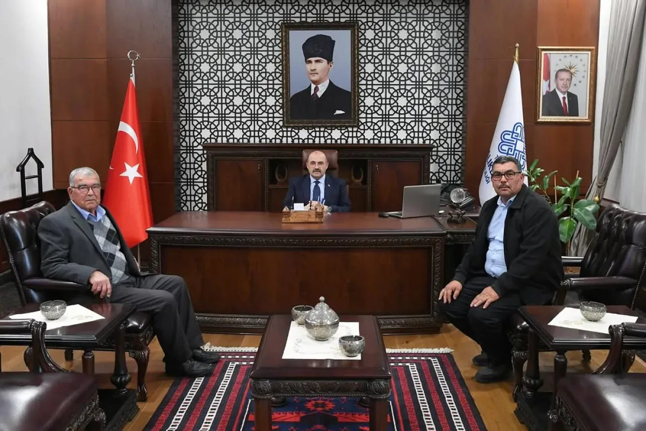 Karaca Tavuk Çiftliği Sahibi Mehmet Karaca, Balıkesir Valisi'ni Ziyaret Etti Karaca Tavuk Çiftliği Sahibi Mehmet Karaca, Balıkesir Valisi'ni Ziyaret Etti