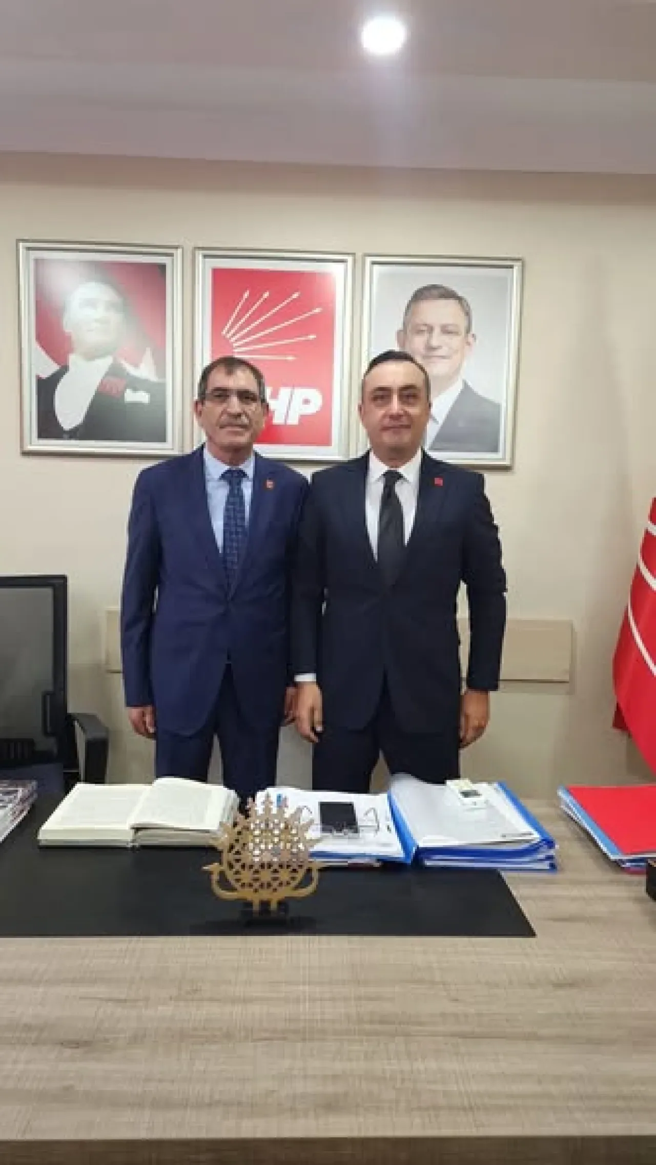 Cumhuriyet Halk Partisi Etimesgut İlçe Başkanlığı'na Anlamlı Ziyaret Cumhuriyet Halk Partisi Etimesgut İlçe Başkanlığı'na Anlamlı Ziyaret